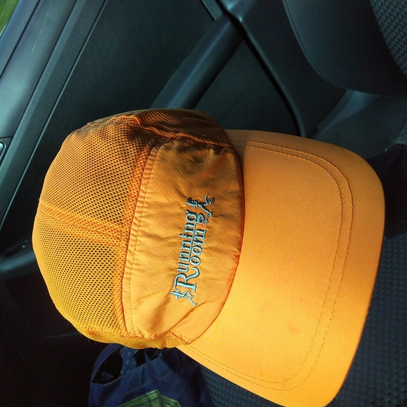 Running Room Unisex Featherlite Dri-Fit cap - Picture 2 of 4